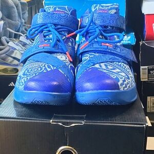 LeBron soldier lx lmtd